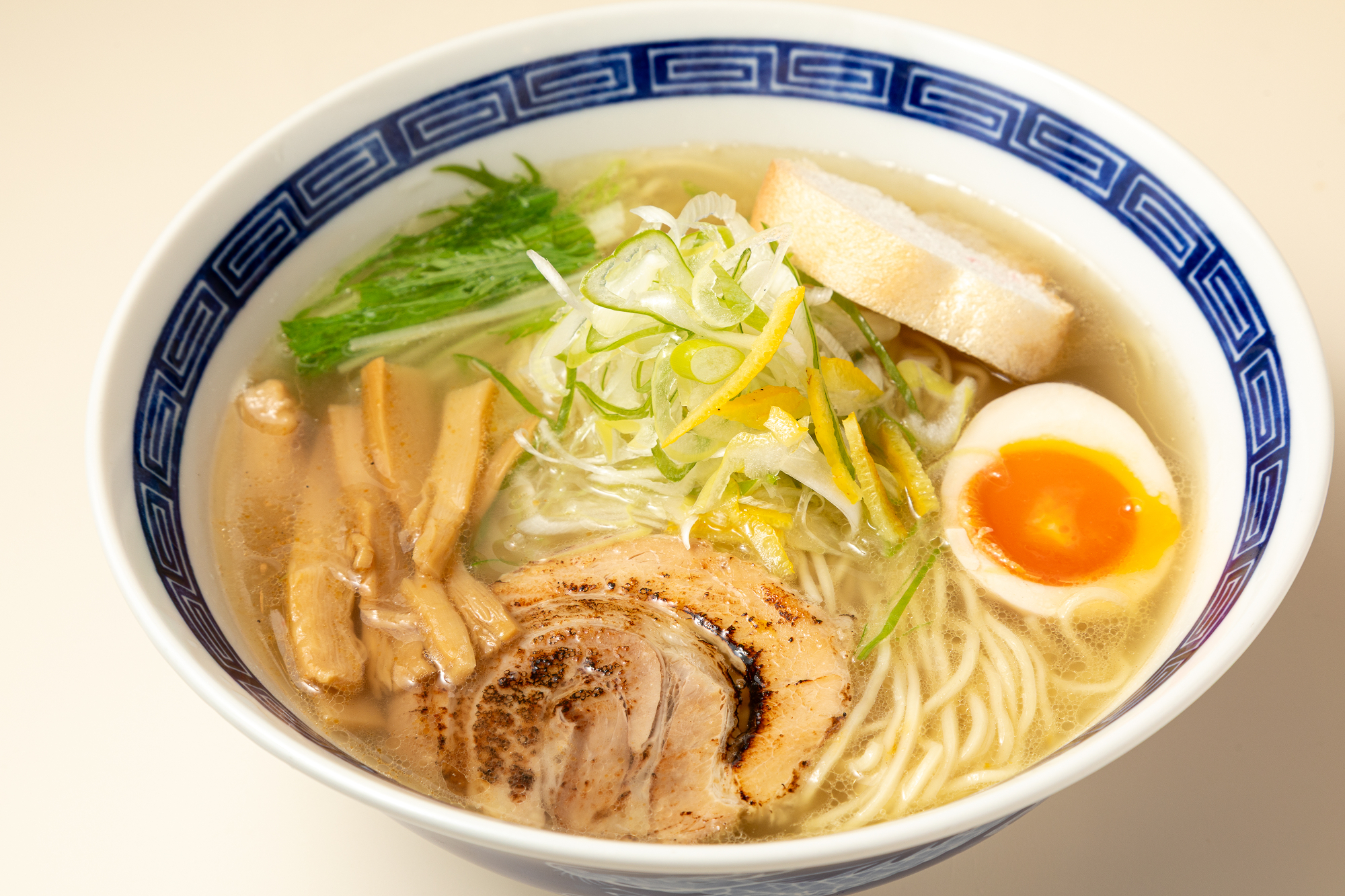 金にく麺太郎｜千歳市のラーメン居酒屋 ― 深夜も営業／〆の鶏ガラ塩